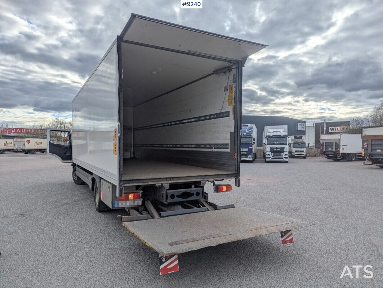 Box Truck Mercedes-Benz Atego with tail lift (VIDEO) - Lastbil med skåp: bild 3 Box Truck Mercedes-Benz Atego with tail lift (VIDEO) - Lastbil med skåp: bild 3