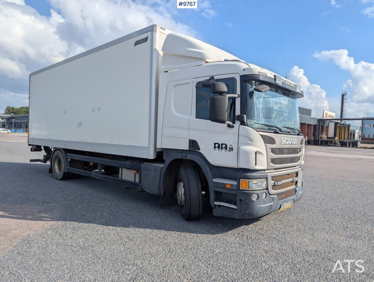 Box Truck Scania P320 4X2 with tail lift - Lastbil med skåp: bild 2 Box Truck Scania P320 4X2 with tail lift - Lastbil med skåp: bild 2
