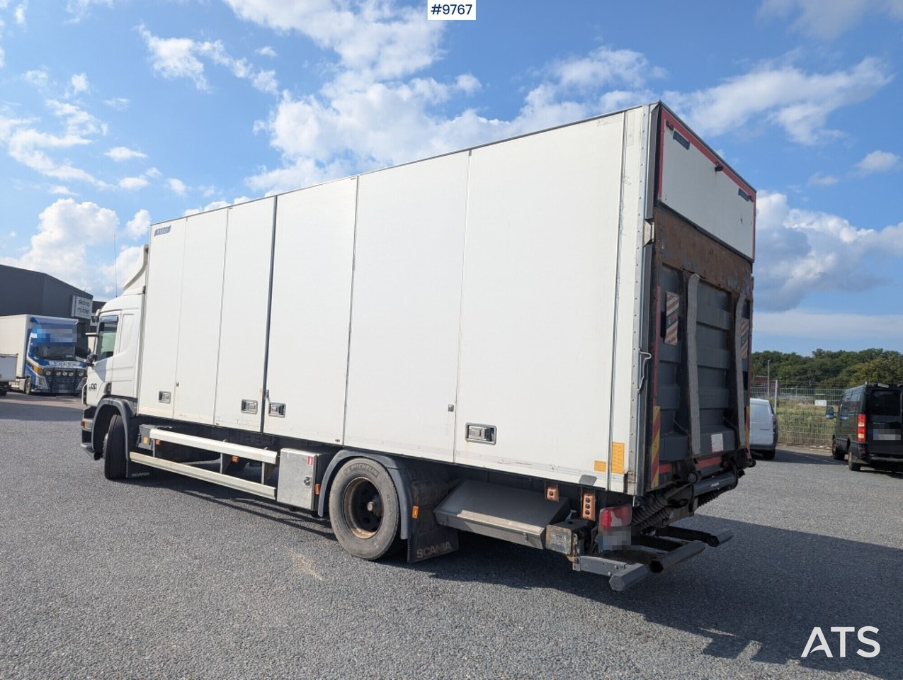 Box Truck Scania P320 4X2 with tail lift - Lastbil med skåp: bild 3 Box Truck Scania P320 4X2 with tail lift - Lastbil med skåp: bild 3