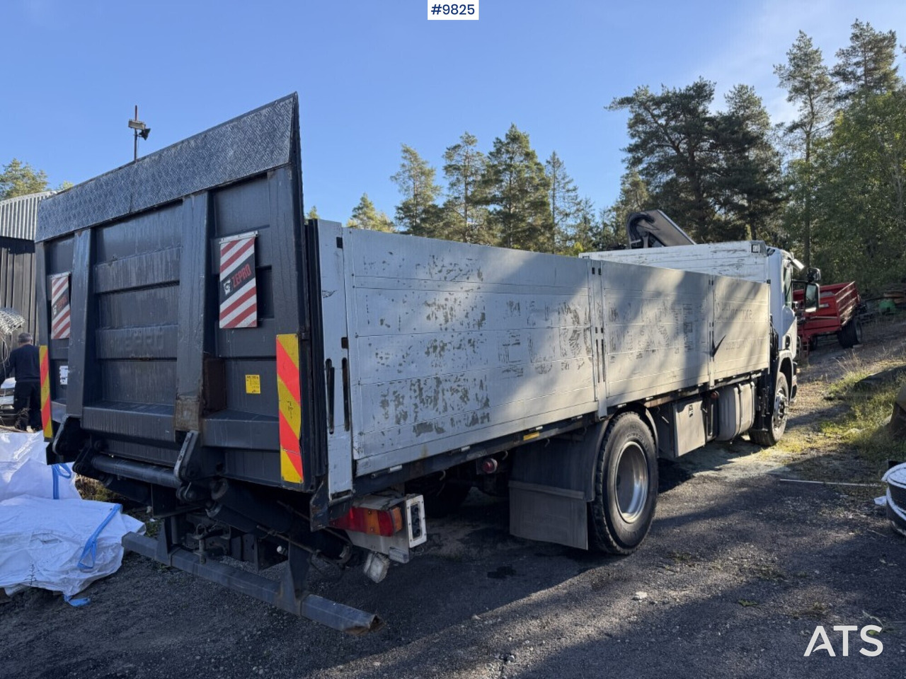 Crane truck Scania P94 230 with tail lift - Flakbil, Kranbil: bild 4 Crane truck Scania P94 230 with tail lift - Flakbil, Kranbil: bild 4