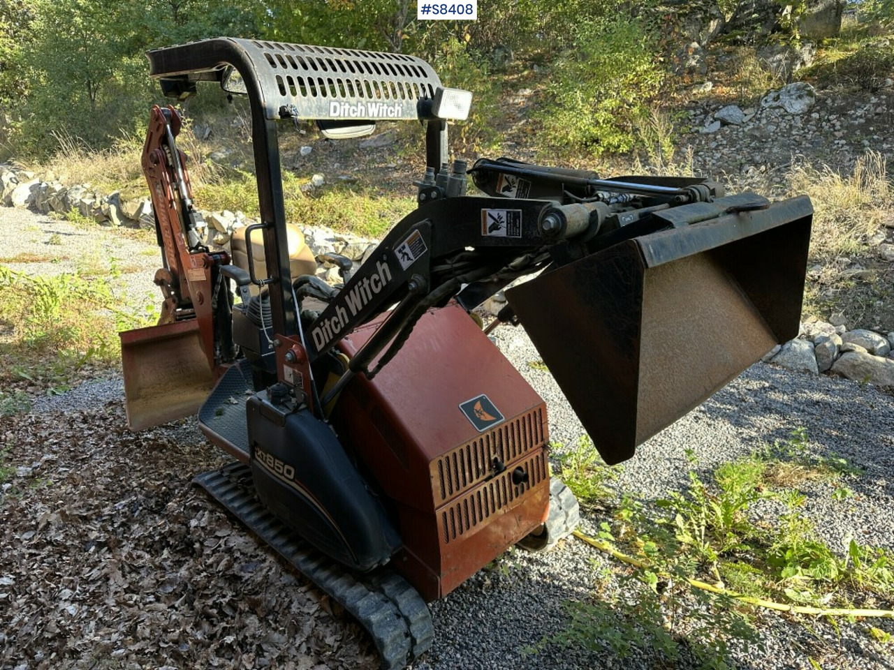 Ditch witch XT850 with Front loader and Backhoe attachment - Kompakt bandlastare: bild 2 Ditch witch XT850 with Front loader and Backhoe attachment - Kompakt bandlastare: bild 2