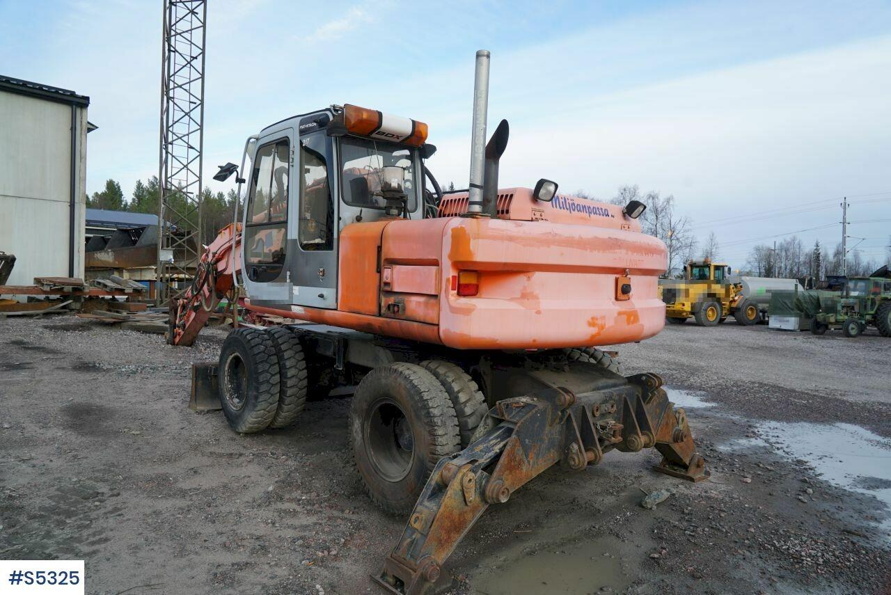 EXCAVATOR Hitachi EX165W with tools - Grävmaskin: bild 3 EXCAVATOR Hitachi EX165W with tools - Grävmaskin: bild 3
