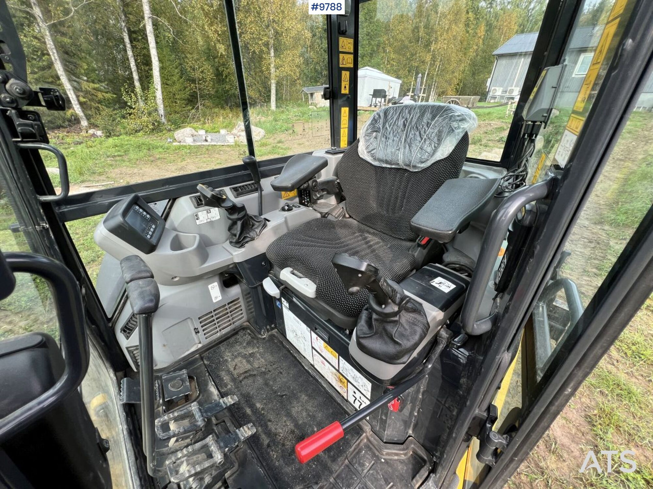 KOMATSU PC55MR-5E0 Excavator with attachments (SEE VIDEO) - Minigrävmaskin: bild 5 KOMATSU PC55MR-5E0 Excavator with attachments (SEE VIDEO) - Minigrävmaskin: bild 5