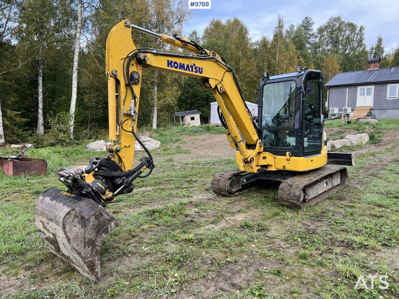 KOMATSU PC55MR-5E0 Excavator with attachments (SEE VIDEO) - Minigrävmaskin: bild 1 KOMATSU PC55MR-5E0 Excavator with attachments (SEE VIDEO) - Minigrävmaskin: bild 1