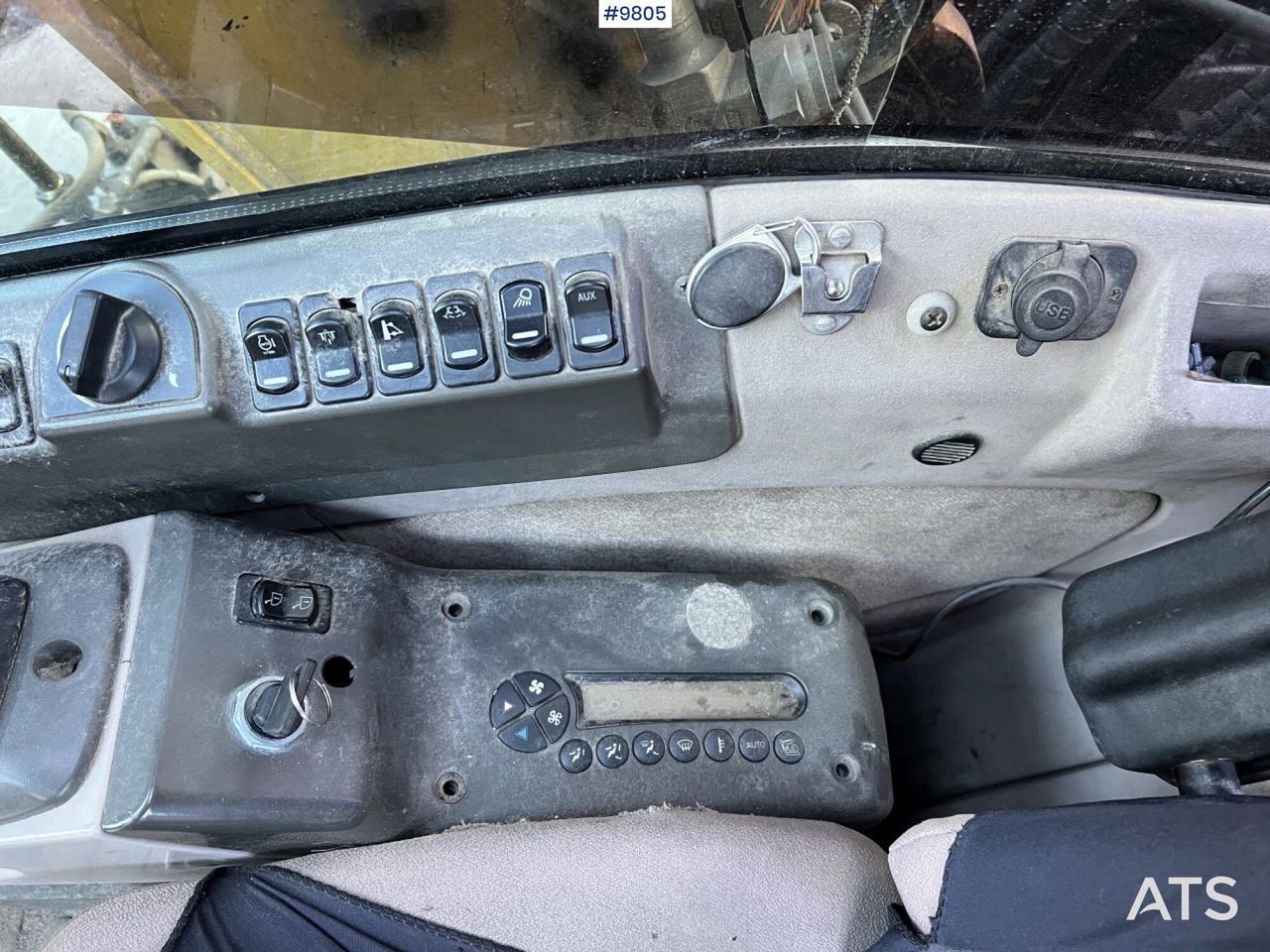 Grävmaskin på däck New Holland, MH-Plus-C Wheel excavator with excavation system, rotor, and grader bucket: bild 16