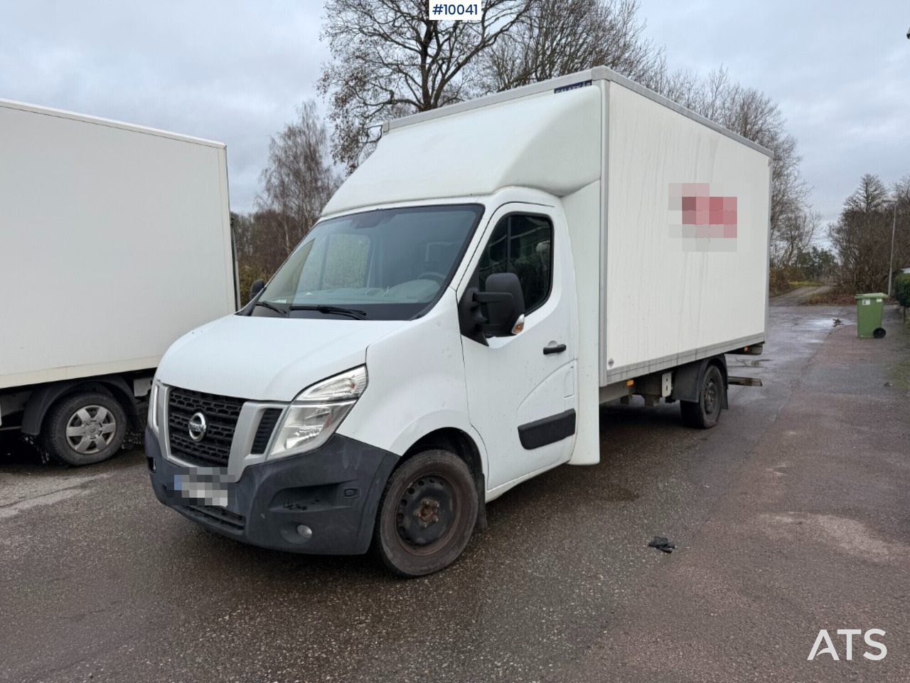 Nissan NV 400 with tail lift - Volymskåp: bild 1 Nissan NV 400 with tail lift - Volymskåp: bild 1