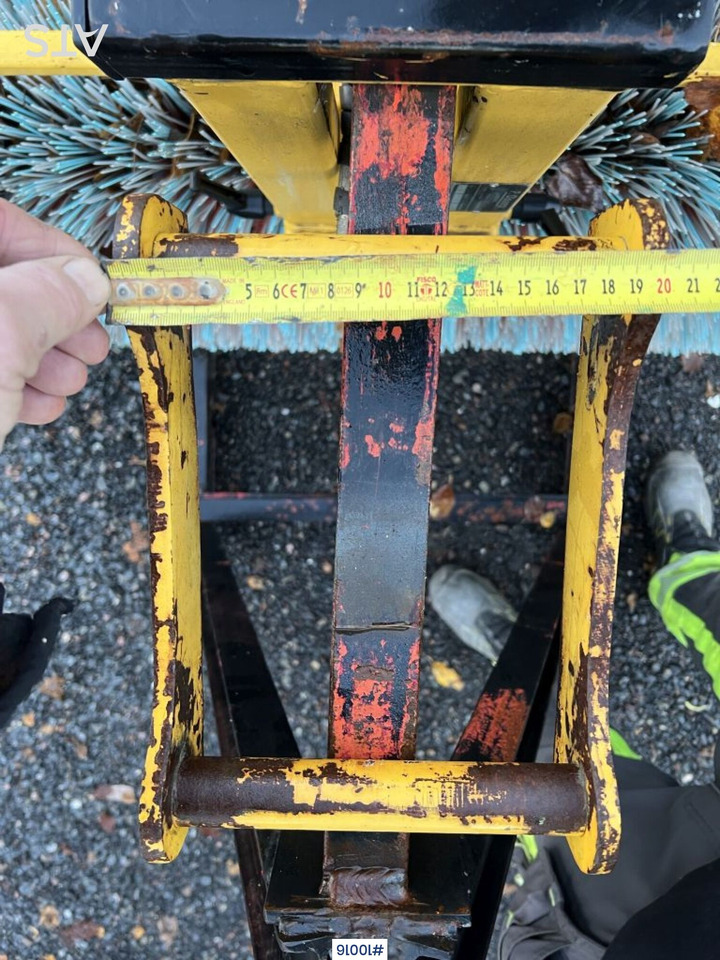 P.Olsson's sweeper for crane truck - Sopaggregat: bild 5 P.Olsson's sweeper for crane truck - Sopaggregat: bild 5