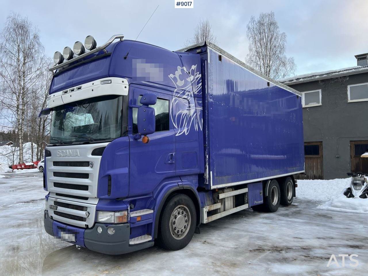 SCANIA R560 chipper truck - Lastbil med skåp: bild 1 SCANIA R560 chipper truck - Lastbil med skåp: bild 1