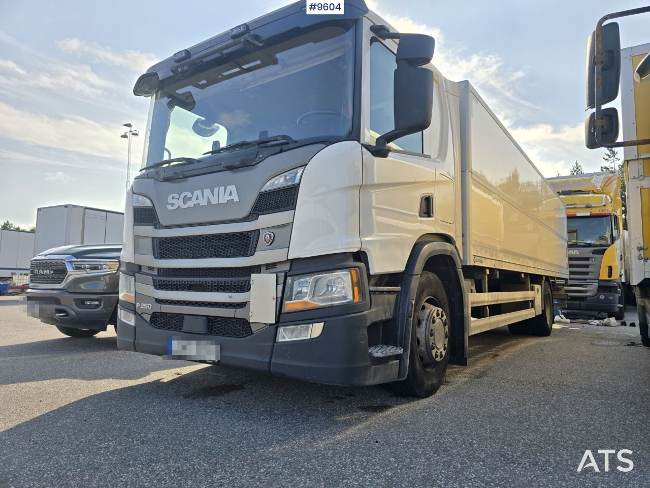 Scania P250 Liftable and lowerable body - Lastbil med skåp: bild 1 Scania P250 Liftable and lowerable body - Lastbil med skåp: bild 1