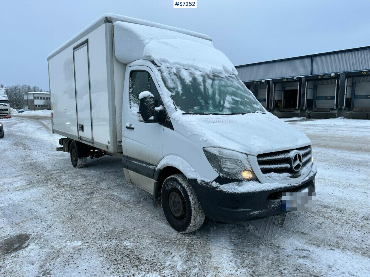 Sprinter box truck Mercedes Benz with Tailgate lift - Volymskåp: bild 2 Sprinter box truck Mercedes Benz with Tailgate lift - Volymskåp: bild 2