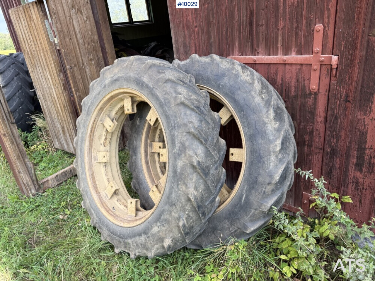 Traktordäck med ringar Goodyear 13.6-38 (4,500:- ex moms) - Komplett hjul för Traktor: bild 1 Traktordäck med ringar Goodyear 13.6-38 (4,500:- ex moms) - Komplett hjul för Traktor: bild 1