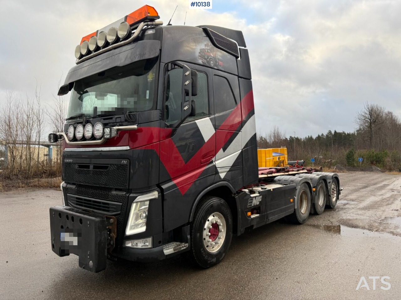 Volvo FH 8X4 Hook truck with plow and salt spreader - Lastväxlare lastbil: bild 1 Volvo FH 8X4 Hook truck with plow and salt spreader - Lastväxlare lastbil: bild 1
