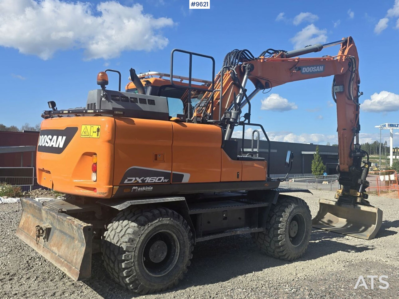 Wheeled Excavator Doosan DX160W with attachment and trailer - Grävmaskin på däck: bild 4 Wheeled Excavator Doosan DX160W with attachment and trailer - Grävmaskin på däck: bild 4
