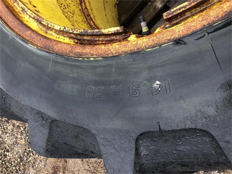 Michelin 14.9 R38 - Däck för Lantbruksmaskiner: bild 2 Michelin 14.9 R38 - Däck för Lantbruksmaskiner: bild 2