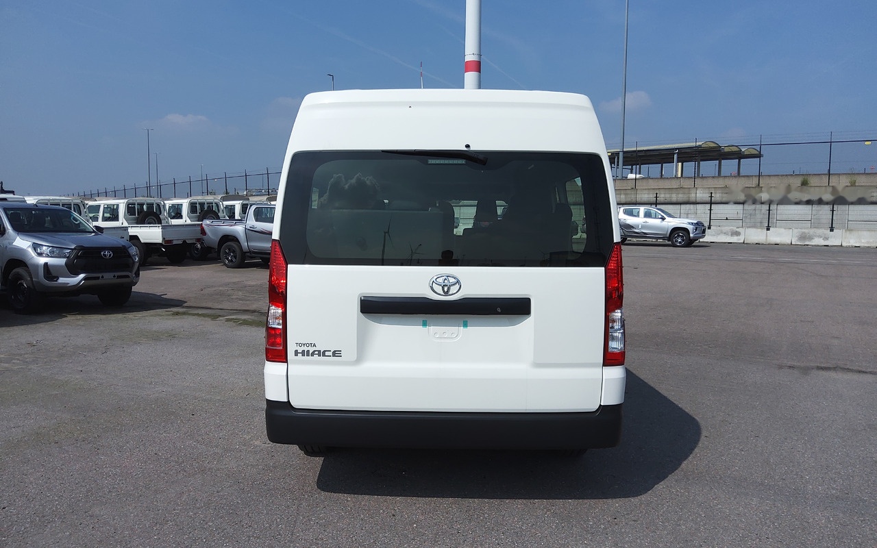 Toyota Hiace HIGH ROOF / TOIT HAUT 2.8L Diesel Manual base - Minibuss, Persontransport: bild 2 Toyota Hiace HIGH ROOF / TOIT HAUT 2.8L Diesel Manual base - Minibuss, Persontransport: bild 2