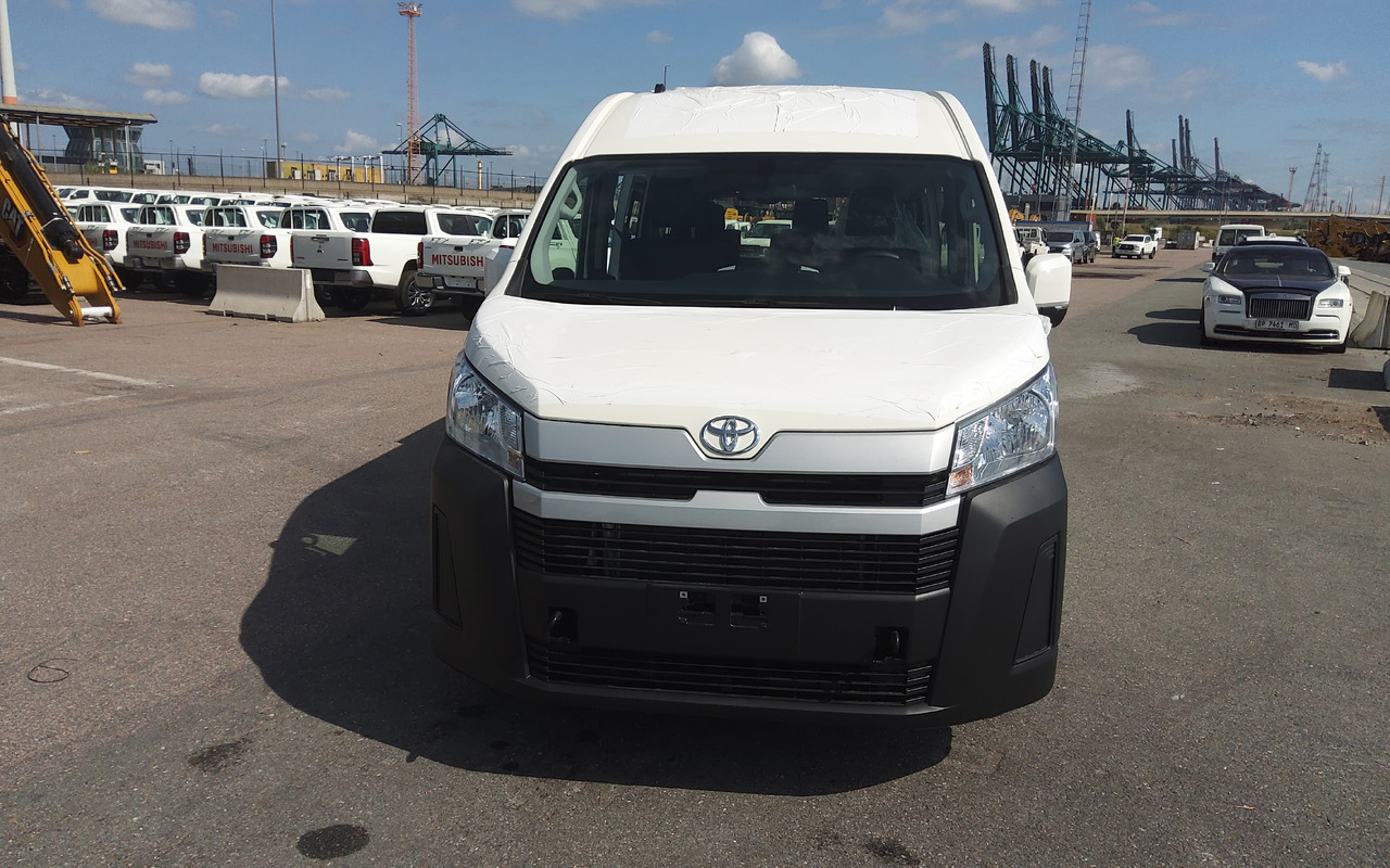 Toyota Hiace HIGH ROOF / TOIT HAUT 3.5L Petrol Manual - Minibuss, Persontransport: bild 2 Toyota Hiace HIGH ROOF / TOIT HAUT 3.5L Petrol Manual - Minibuss, Persontransport: bild 2
