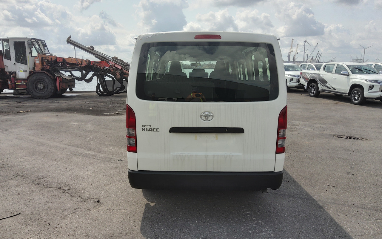 Toyota Hiace STANDARD ROOF 2.5L Diesel Manual - Minibuss, Persontransport: bild 5 Toyota Hiace STANDARD ROOF 2.5L Diesel Manual - Minibuss, Persontransport: bild 5