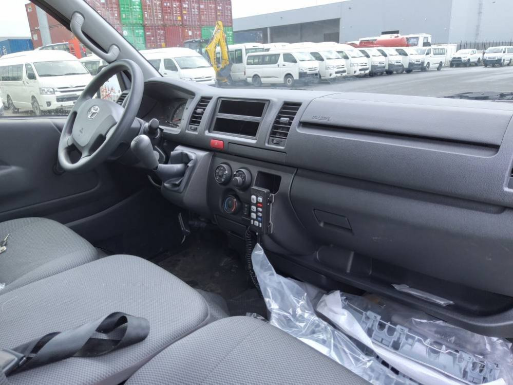 Ny Minibuss, Persontransport Toyota Hiace STANDARD ROOF ambulance 2.5L Diesel Manual: bild 7 Ny Minibuss, Persontransport Toyota Hiace STANDARD ROOF ambulance 2.5L Diesel Manual: bild 7