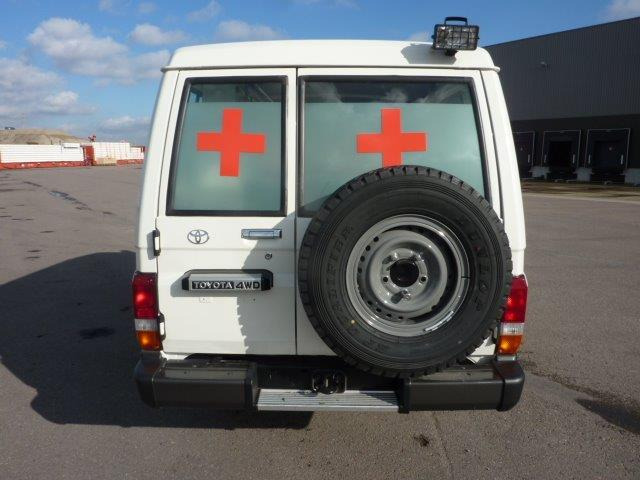 Toyota Land Cruiser 78 Metal top hzj 78 ambulance 4.2L Diesel Manual - SUV: bild 3 Toyota Land Cruiser 78 Metal top hzj 78 ambulance 4.2L Diesel Manual - SUV: bild 3