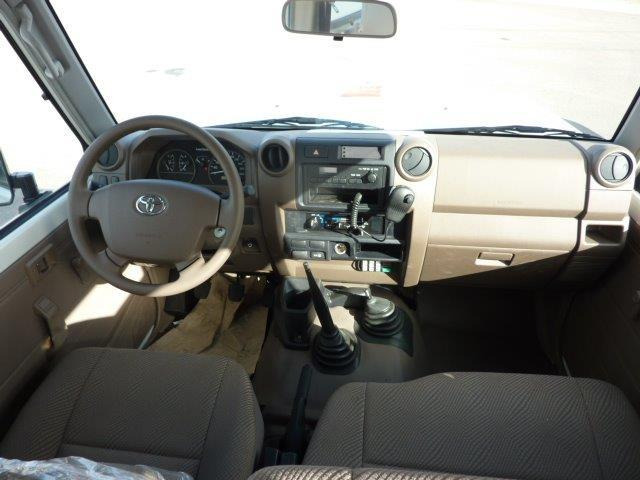 Toyota Land Cruiser 78 Metal top hzj 78 ambulance 4.2L Diesel Manual - SUV: bild 4 Toyota Land Cruiser 78 Metal top hzj 78 ambulance 4.2L Diesel Manual - SUV: bild 4