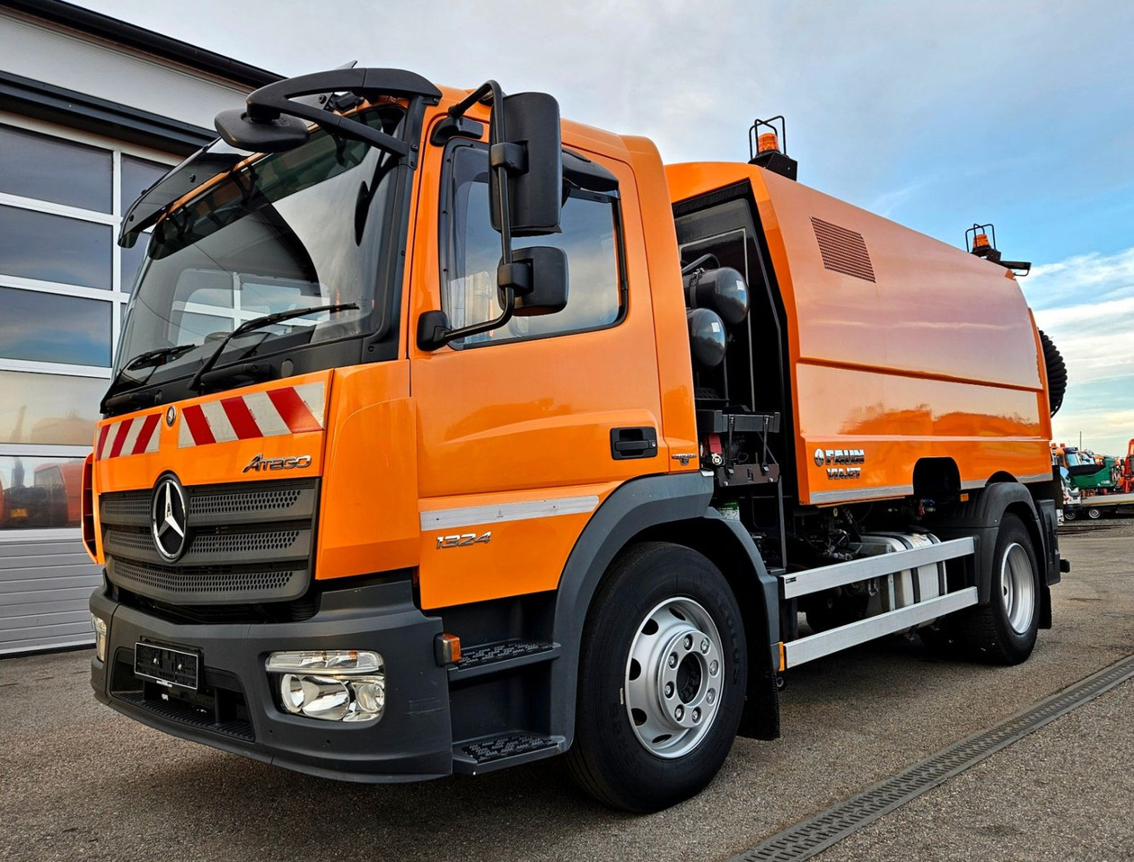 Mercedes-Benz Atego 1324 Euro6 FAUN Viajet 6 Aufbaumotor - Sopmaskin: bild 4 Mercedes-Benz Atego 1324 Euro6 FAUN Viajet 6 Aufbaumotor - Sopmaskin: bild 4