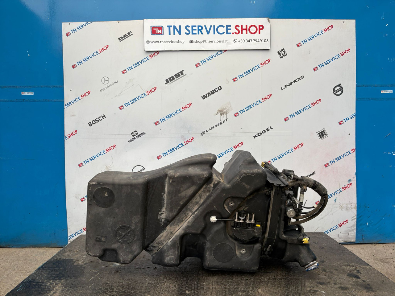 Serbatoio AdBlue DAF - AdBlue tank för Lastbil: bild 1 Serbatoio AdBlue DAF - AdBlue tank för Lastbil: bild 1