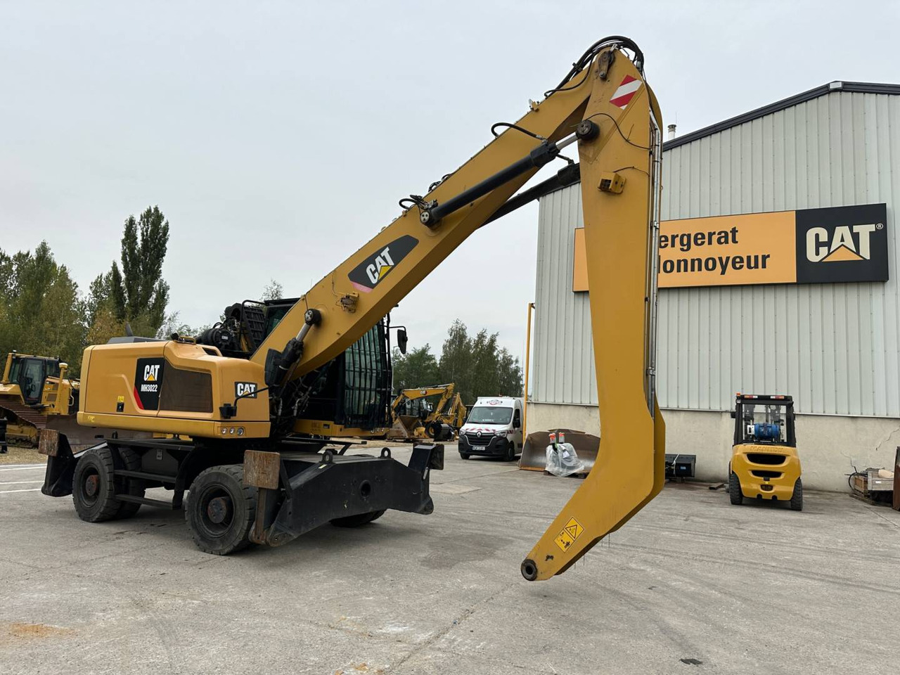 CAT MH3022 - Grävmaskin på däck: bild 2 CAT MH3022 - Grävmaskin på däck: bild 2