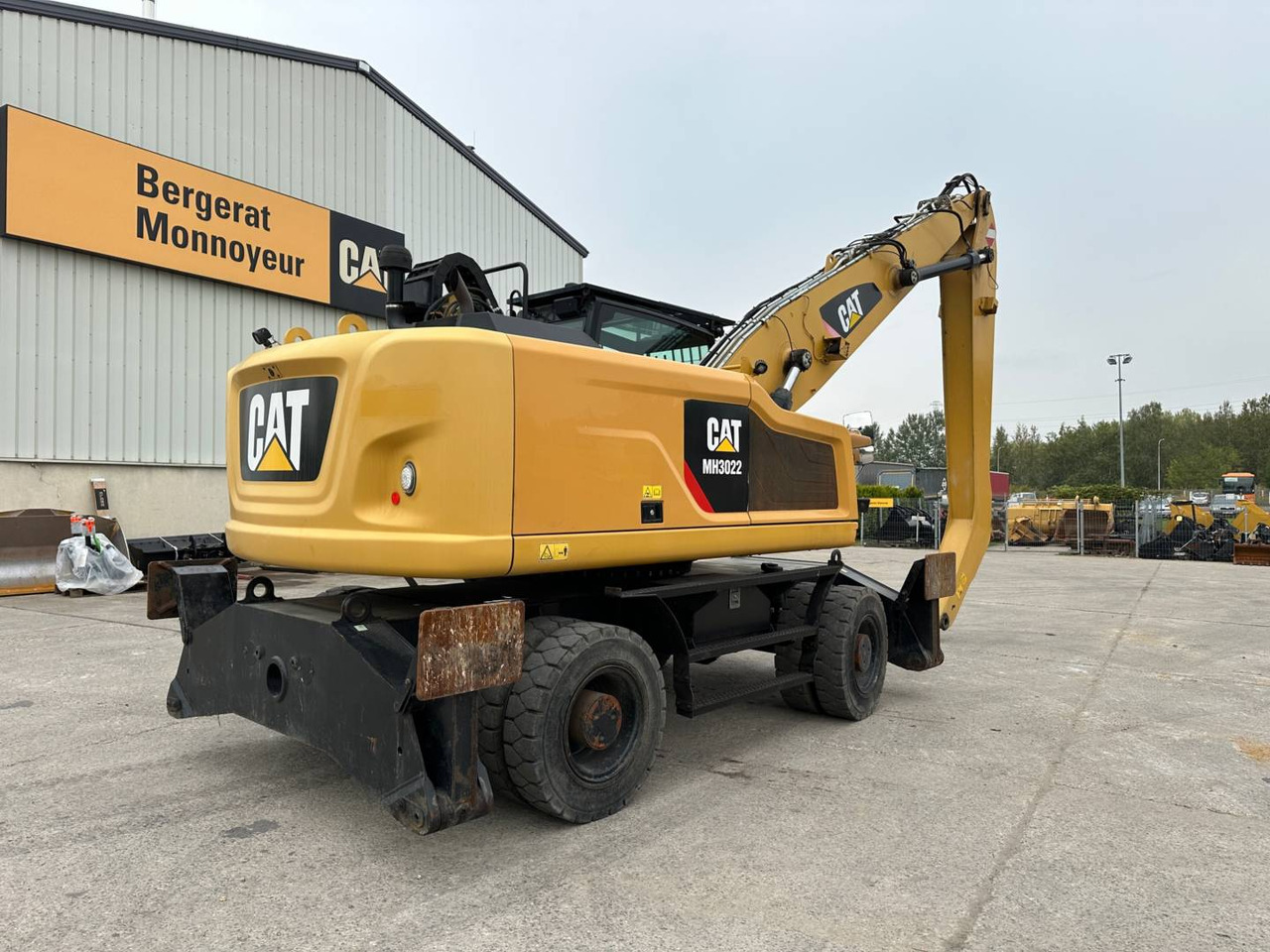 CAT MH3022 - Grävmaskin på däck: bild 3 CAT MH3022 - Grävmaskin på däck: bild 3