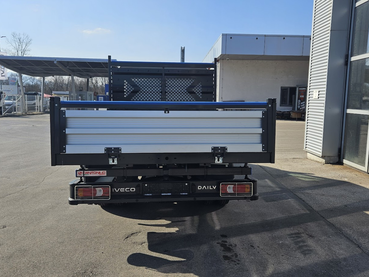 IVECO Daily 35C16H3.0 D - Transportbil med tippflak, Dubbelhytt transportbil: bild 4 IVECO Daily 35C16H3.0 D - Transportbil med tippflak, Dubbelhytt transportbil: bild 4