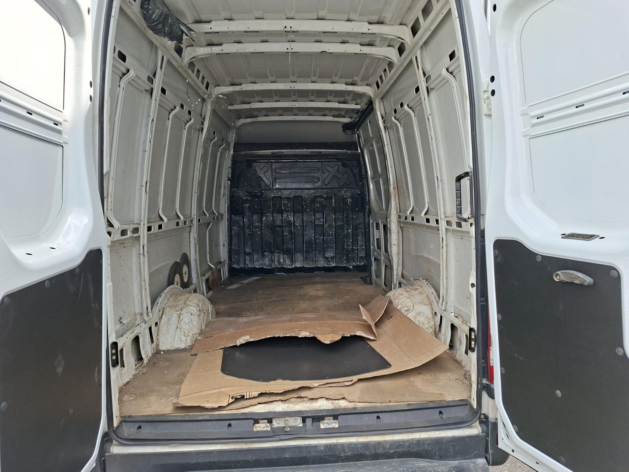 IVECO Daily 35S13V - Persontransport: bild 5 IVECO Daily 35S13V - Persontransport: bild 5