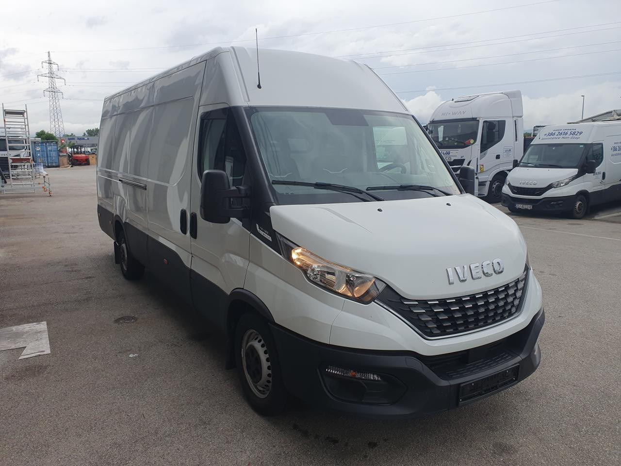 IVECO Daily 35S16A8V - Persontransport: bild 2 IVECO Daily 35S16A8V - Persontransport: bild 2