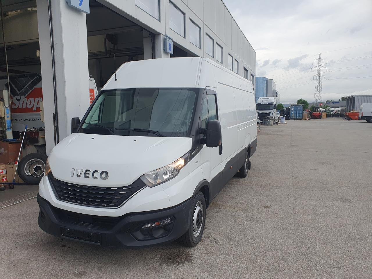 IVECO Daily 35S16A8V - Persontransport: bild 1 IVECO Daily 35S16A8V - Persontransport: bild 1