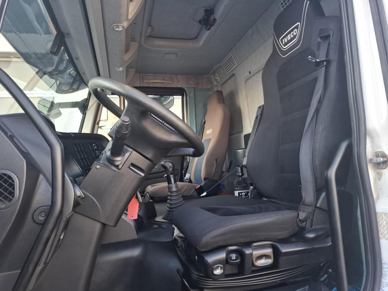 IVECO Trakker AD410T50 - Tippbil lastbil: bild 2 IVECO Trakker AD410T50 - Tippbil lastbil: bild 2