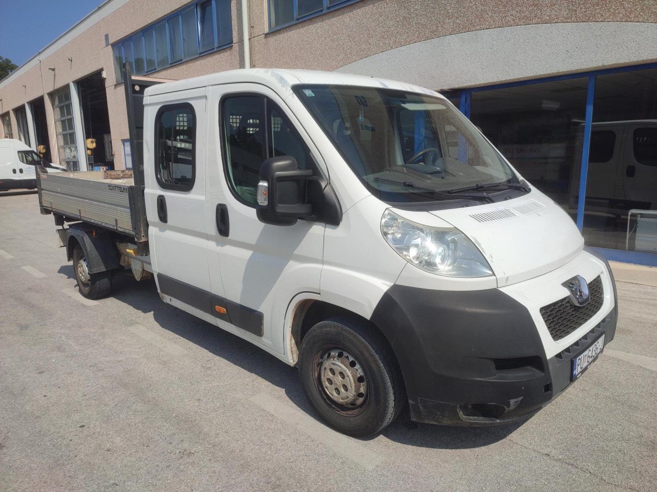 PEUGEOT Boxer 2.2 HDI - Transportbil med tippflak, Dubbelhytt transportbil: bild 2 PEUGEOT Boxer 2.2 HDI - Transportbil med tippflak, Dubbelhytt transportbil: bild 2