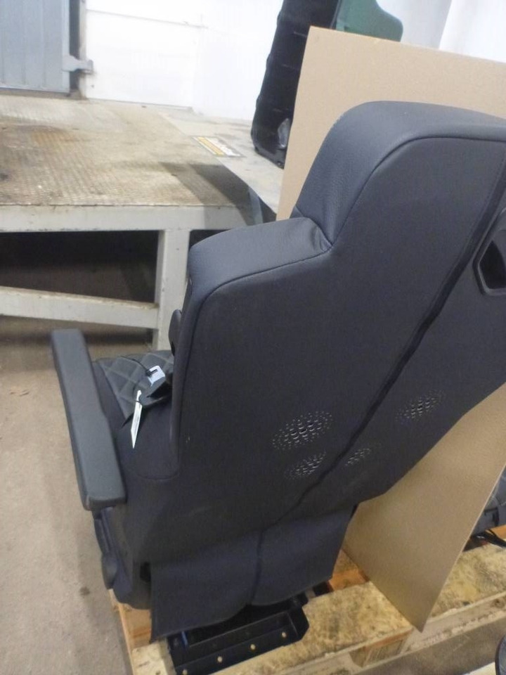 Mercedes-Benz Actros - Hytt för Lastbil: bild 2 Mercedes-Benz Actros - Hytt för Lastbil: bild 2