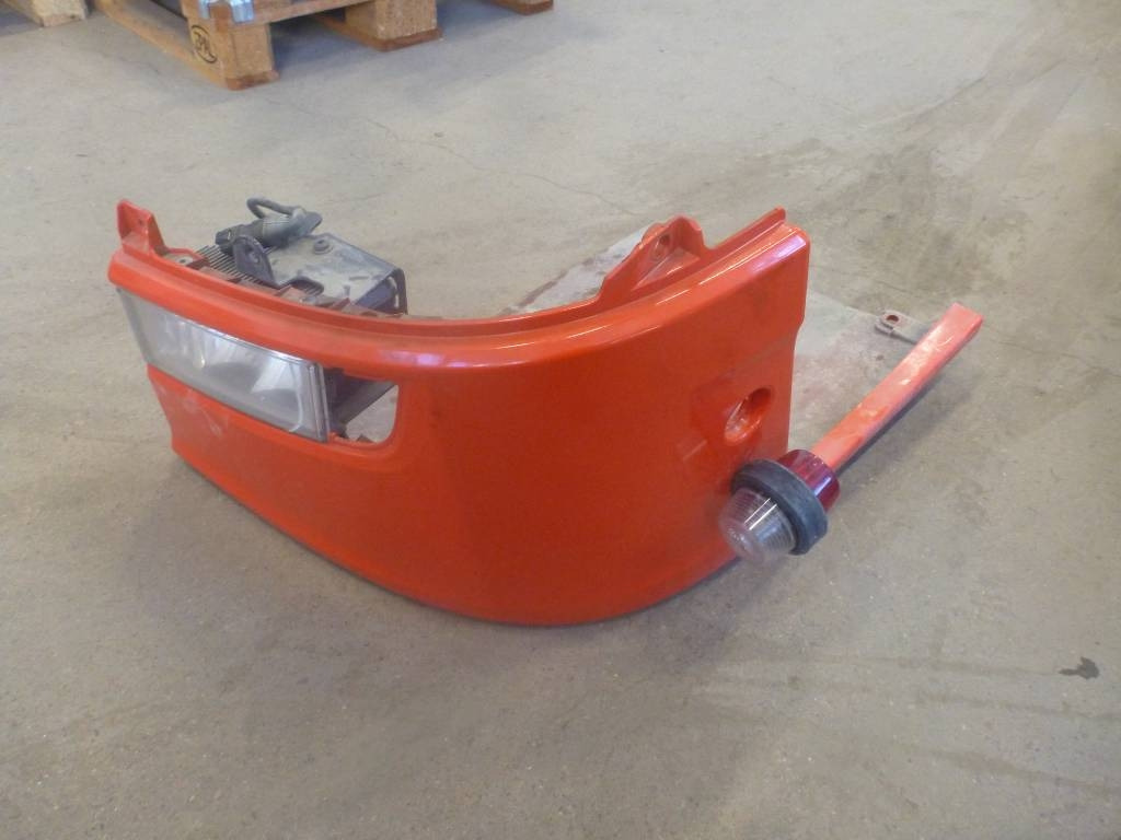 Scania Stötfångarhörn, 2295953 - Ram/ Chassi för Lastbil: bild 1 Scania Stötfångarhörn, 2295953 - Ram/ Chassi för Lastbil: bild 1