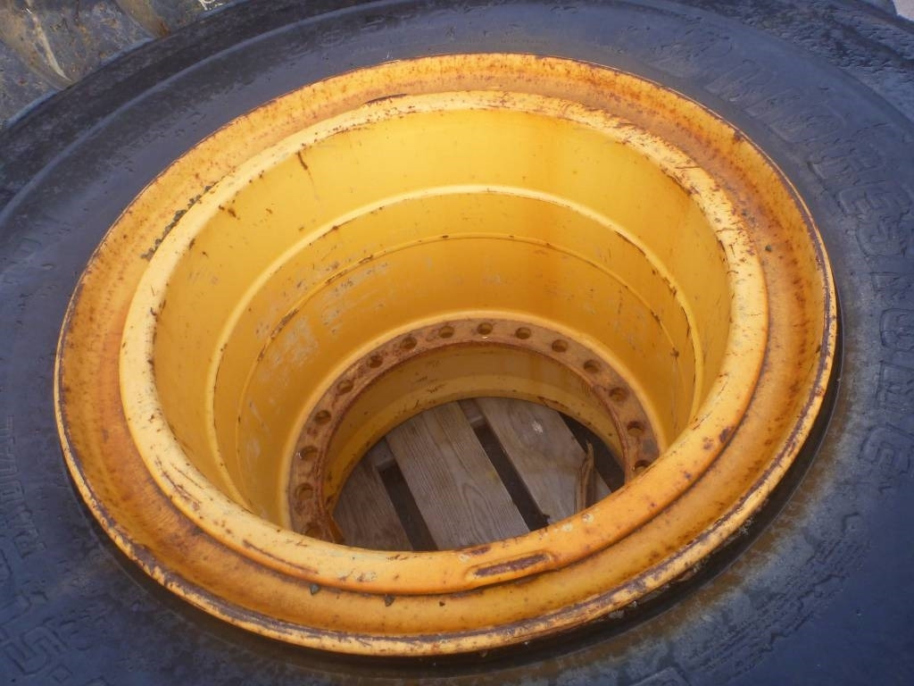 Volvo Hjul, Bridgestone 26.5R25 1st - Axel och reservdelar för Byggmaskiner: bild 4 Volvo Hjul, Bridgestone 26.5R25 1st - Axel och reservdelar för Byggmaskiner: bild 4