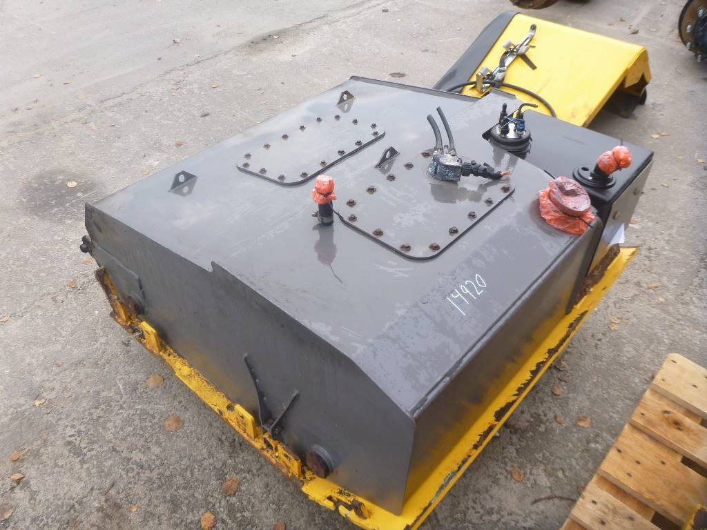 Volvo L 180 H Bränsletank, voe11154152 - Ram/ Chassi för Byggmaskiner: bild 1 Volvo L 180 H Bränsletank, voe11154152 - Ram/ Chassi för Byggmaskiner: bild 1