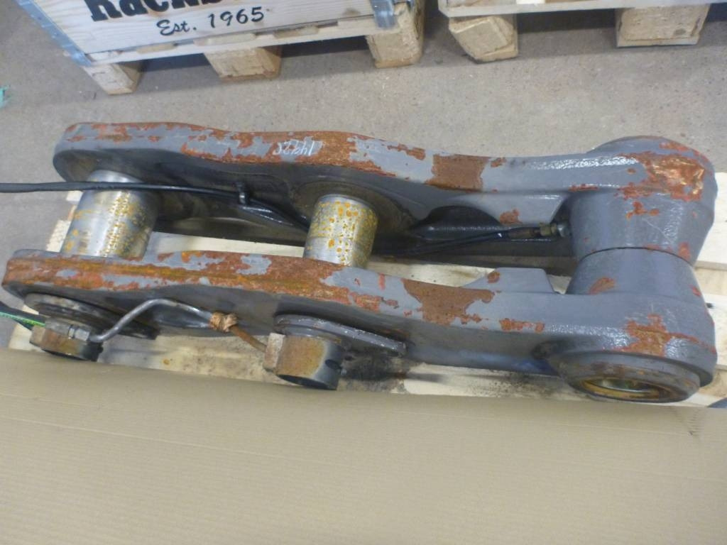 Volvo L 180 H Nedre tiltlänk - Bom för Byggmaskiner: bild 1 Volvo L 180 H Nedre tiltlänk - Bom för Byggmaskiner: bild 1