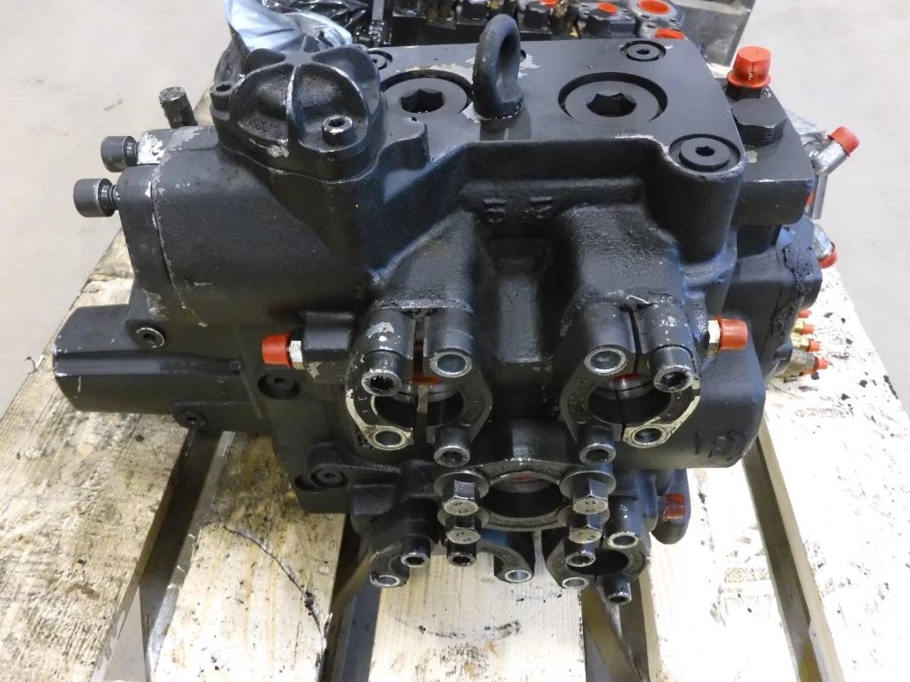 Volvo L180 HL Ventilpaket, 15015928 - Hydraulik för Byggmaskiner: bild 1 Volvo L180 HL Ventilpaket, 15015928 - Hydraulik för Byggmaskiner: bild 1