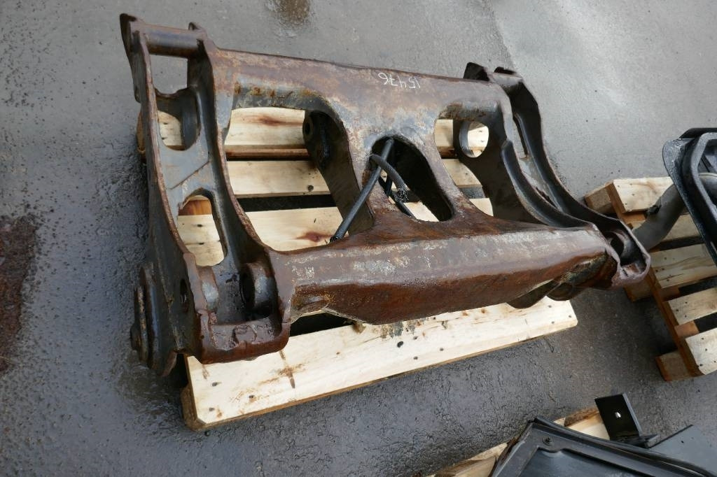 Volvo L90E Redskapsfäste - Redskapsfäste för Byggmaskiner: bild 2 Volvo L90E Redskapsfäste - Redskapsfäste för Byggmaskiner: bild 2