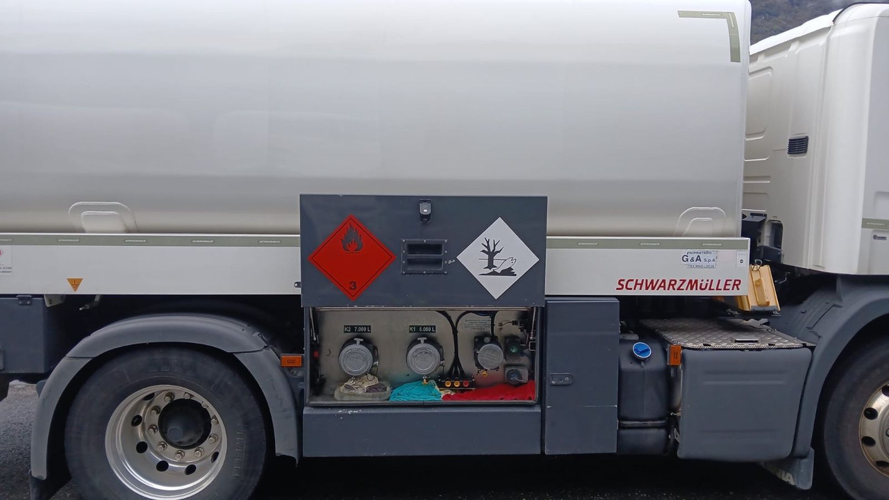 Scania P450 LB 4x2, ADR, Schwarzmueller Anhaenger Fuel - Tankbil: bild 4 Scania P450 LB 4x2, ADR, Schwarzmueller Anhaenger Fuel - Tankbil: bild 4