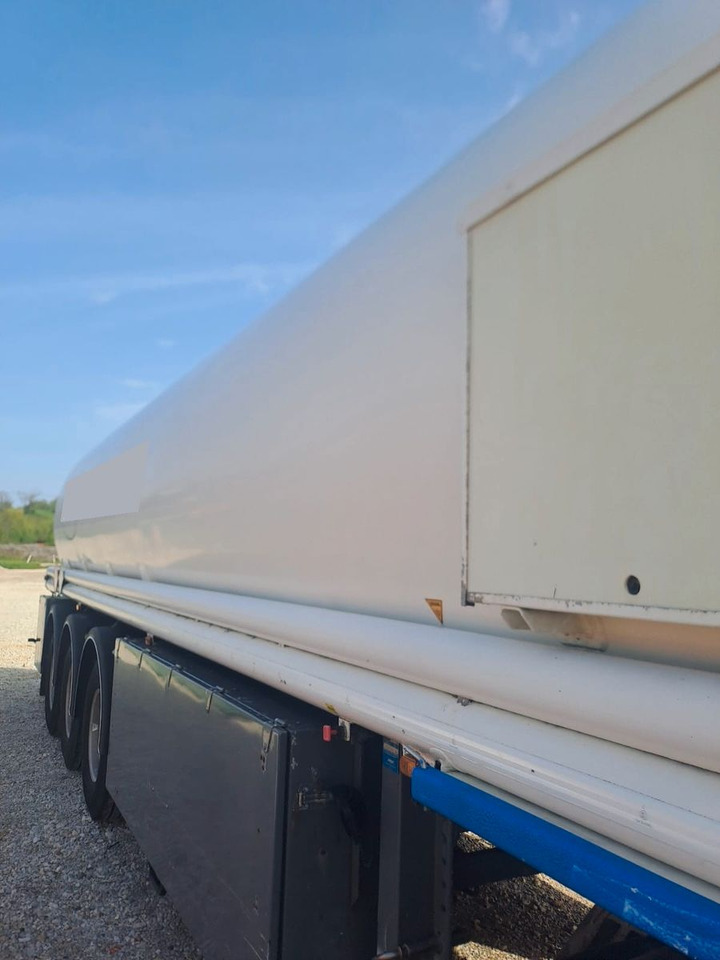 Schrader ADR, Treibstoff Diesel/Benzin, 4 Kammern, Sening Schrader ADR, Treibstoff Diesel/Benzin, 4 Kammern, Sening - Tanktrailer: bild 5 Schrader ADR, Treibstoff Diesel/Benzin, 4 Kammern, Sening Schrader ADR, Treibstoff Diesel/Benzin, 4 Kammern, Sening - Tanktrailer: bild 5
