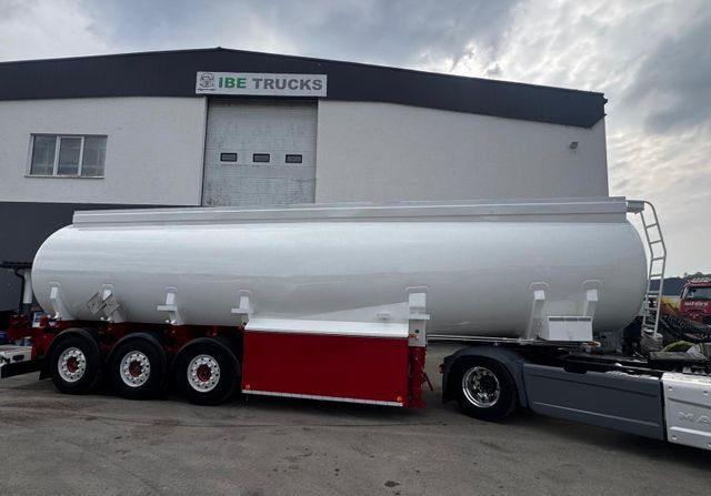 Schwarzmüller TS 3/E ADR, 6 Kammern Treibstoff Fuel - Tanktrailer: bild 2 Schwarzmüller TS 3/E ADR, 6 Kammern Treibstoff Fuel - Tanktrailer: bild 2