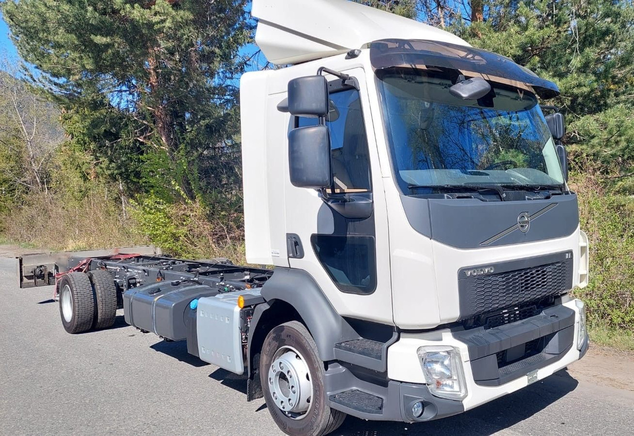 Volvo FL280 4x2, E6, Wohnwagen + 2 Pferdeplaetze Volvo FL280 4x2, E6, 7.40m Chassis, Fahrgestell - Hästbuss: bild 4 Volvo FL280 4x2, E6, Wohnwagen + 2 Pferdeplaetze Volvo FL280 4x2, E6, 7.40m Chassis, Fahrgestell - Hästbuss: bild 4