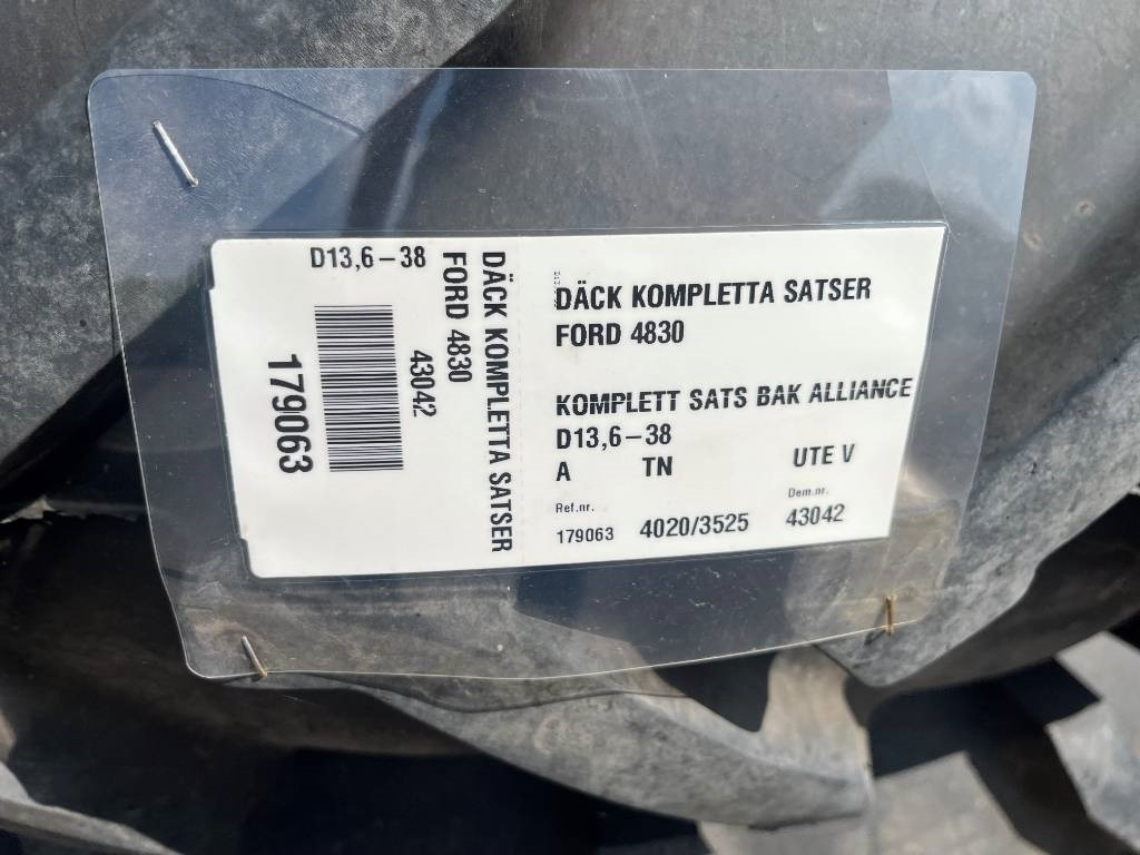 Alliance 13,6-38 Däck På Ford fälg - Däck för Lantbruksmaskiner: bild 2 Alliance 13,6-38 Däck På Ford fälg - Däck för Lantbruksmaskiner: bild 2