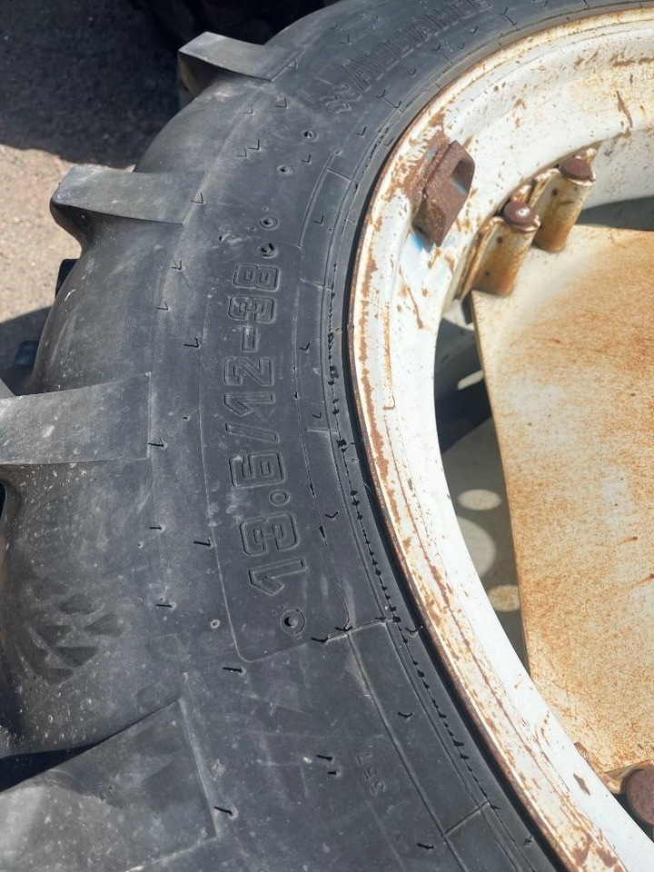 Alliance 13,6-38 Däck På Ford fälg - Däck för Lantbruksmaskiner: bild 4 Alliance 13,6-38 Däck På Ford fälg - Däck för Lantbruksmaskiner: bild 4