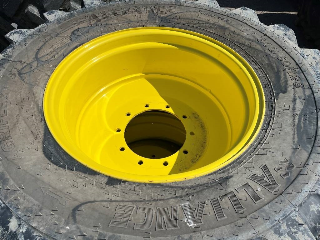Alliance 650/65R38 600/60R28 till JD 6155 M - Däck för Lantbruksmaskiner: bild 3 Alliance 650/65R38 600/60R28 till JD 6155 M - Däck för Lantbruksmaskiner: bild 3