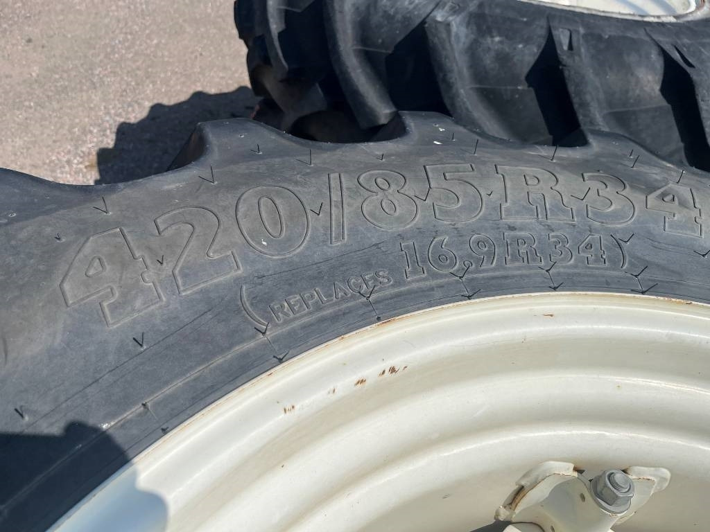 BKT 420/85R34 till New Holland T5070 - Däck för Lantbruksmaskiner: bild 4 BKT 420/85R34 till New Holland T5070 - Däck för Lantbruksmaskiner: bild 4