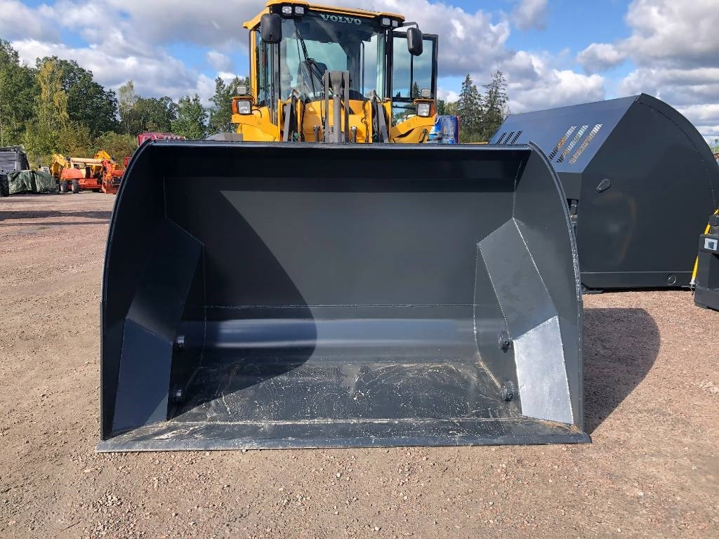 Högtippande skopa Högtippskopa 4 kubik - Skopa för Byggmaskiner: bild 1 Högtippande skopa Högtippskopa 4 kubik - Skopa för Byggmaskiner: bild 1